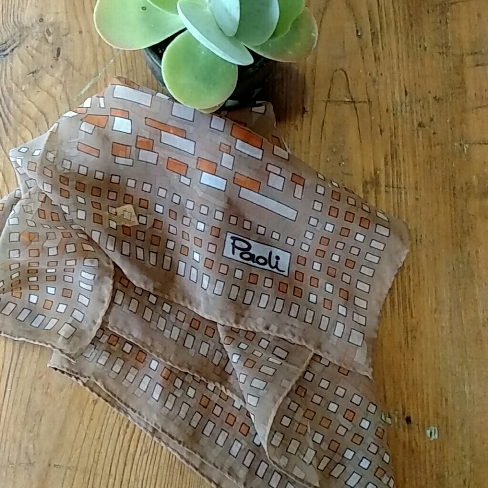 3 f/ $15 Vintage Sleek Mod Paoli Scarf